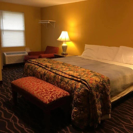 Bedroom 1, Relax Inn, Hartford