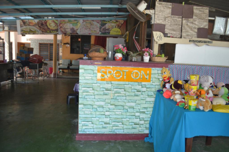 SPOT ON 89821 Batu Maung Sempoi Inn And Cafe, Barat Daya