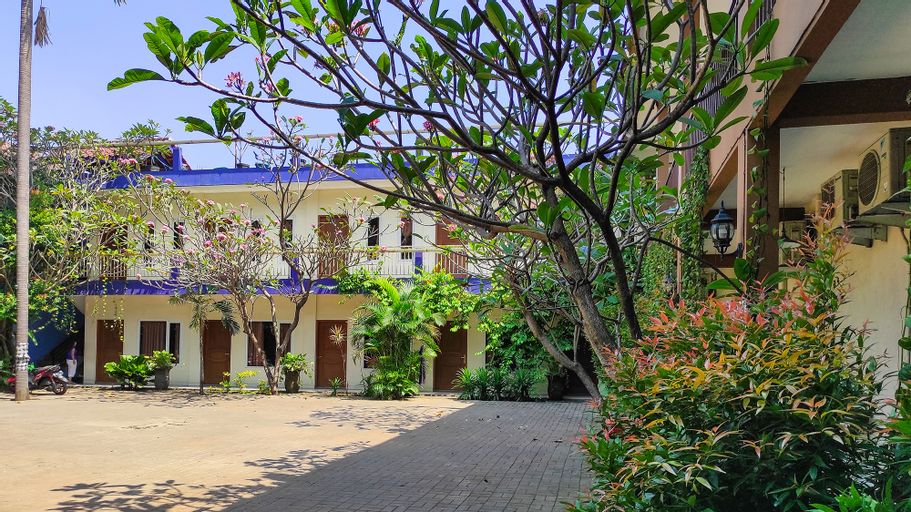 Exterior & Views 8