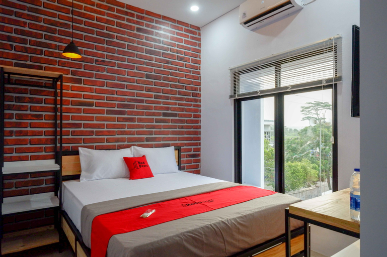 Bedroom 5, RedDoorz near Universitas Muhammadiyah Purwokerto 2, Banyumas