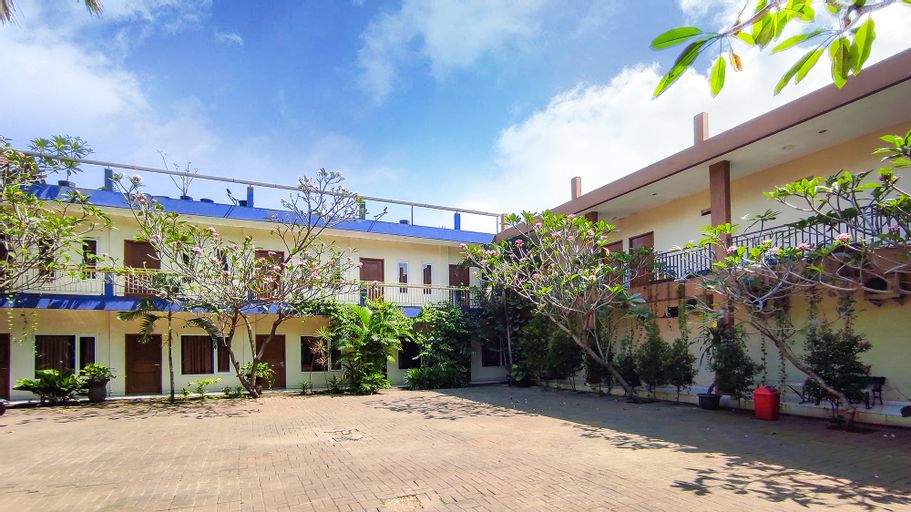 Exterior & Views 9