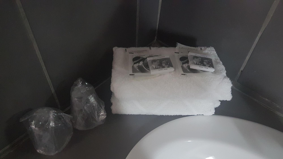 Bathroom 4, Hotel Le Golfe Bleu, Var