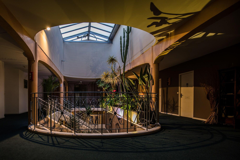 Public Area 2, Le Renaissance, Landes