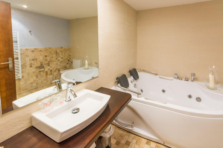 Bathroom 5, Hotel Villa de Cretas, Teruel