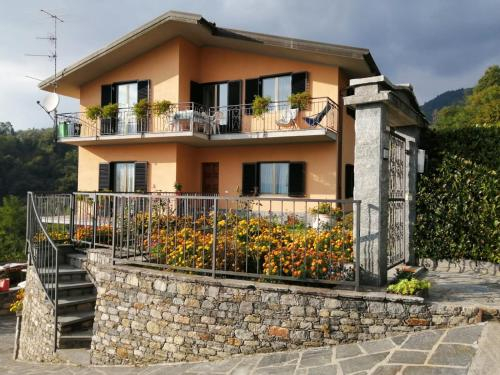 Marimilen sulla collina soleggiata del Lago Maggiore, Verbano-Cusio-Ossola