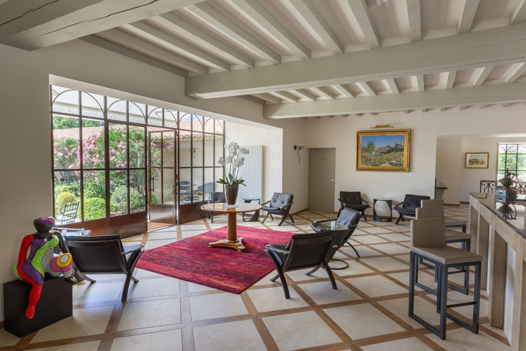 Public Area 4, Le Jas de Gordes, Vaucluse