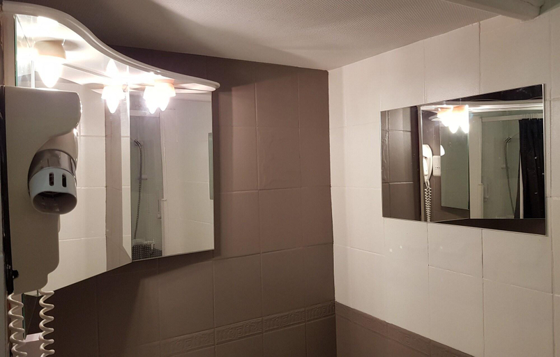 Bathroom 5, Savoy Hotel, Savoie
