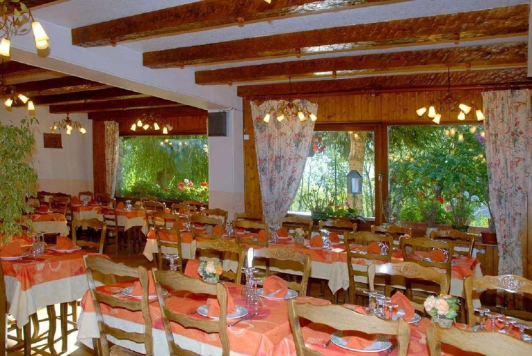 Food & Drinks 5, Hotel Restaurant Le Grillon, Savoie
