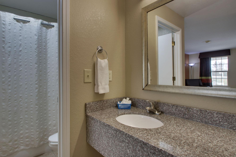 Bathroom, Key West Inn - Millbrook, Elmore