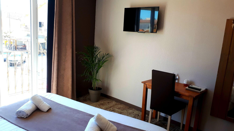 Bedroom 2, Hotel Restaurant L'Escale, Hérault