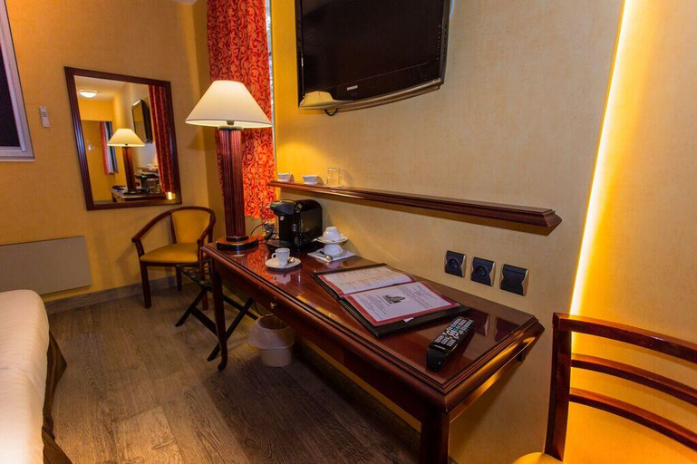 Exterior & Views 2, Cit’Hotel LE CEDRE, Oise