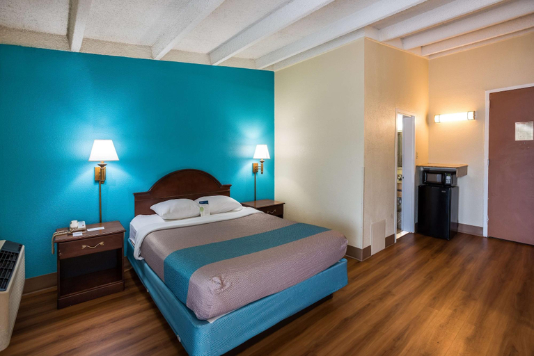 Bedroom 4, Red Carpet Inn & Suites, Philadelphia