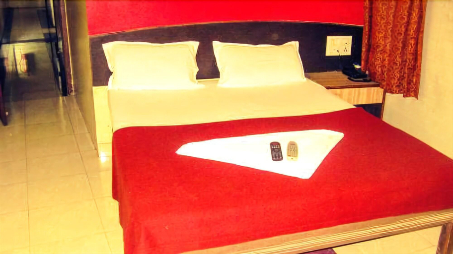 Bedroom 3, Hotel Metro Plaza, Mumbai Suburban
