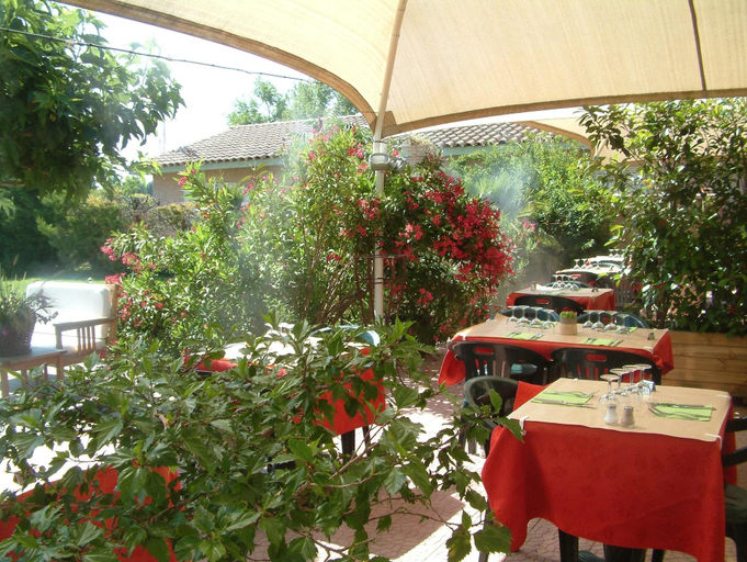 Exterior & Views 2, Hotel Saint Louis, Vaucluse