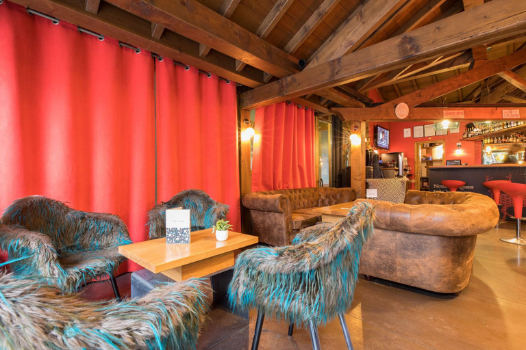 Public Area 2, La Maison Rouge, Savoie