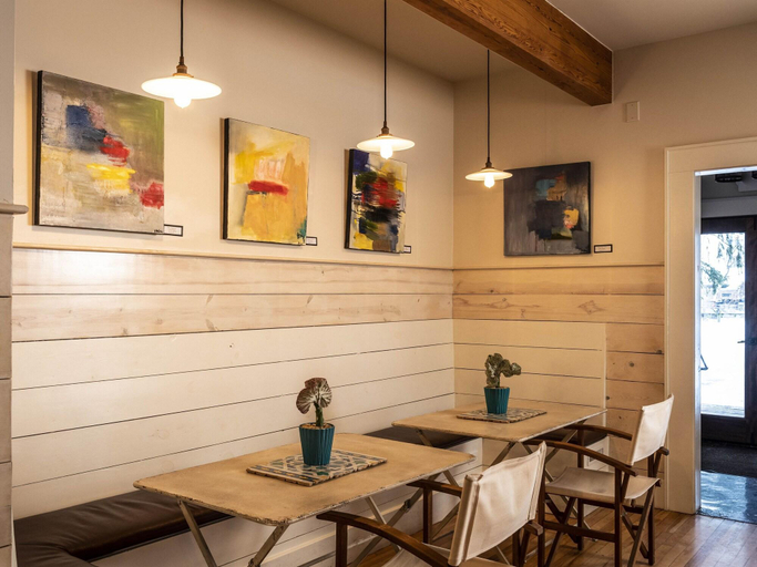 Food & Drinks 5, Hotel Broad Ripple Llc, Indianapolis