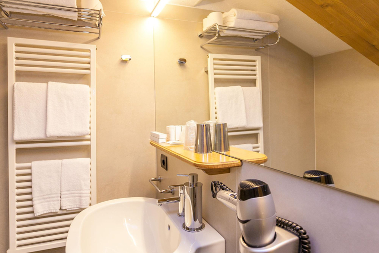 Bathroom 4, Hotel Lo Scoiattolo, Aosta
