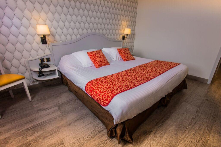 Bedroom 5, Cit’Hotel LE CEDRE, Oise
