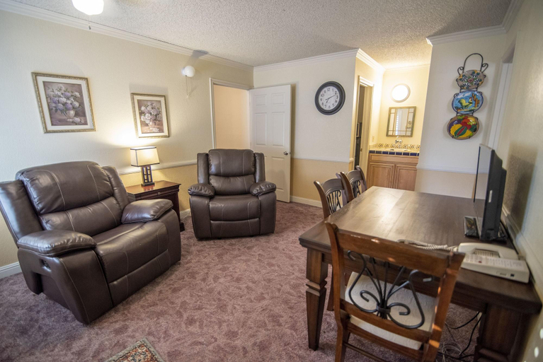 Public Area 3, National 9 Inns, Kern