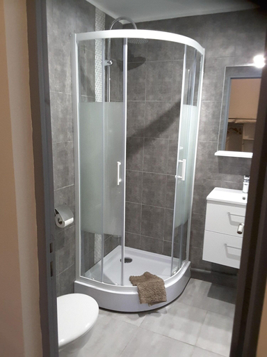 Bathroom 4, Hotel Restaurant Calypso, Bouches-du-Rhône
