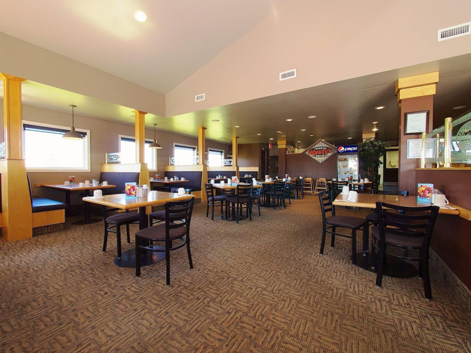 Public Area 3, Best Maple Inn, Division No. 11
