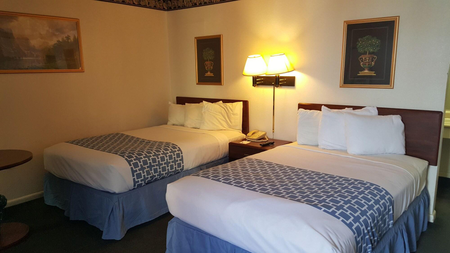 Bedroom 4, Alamo Inn & Suites, Campbell