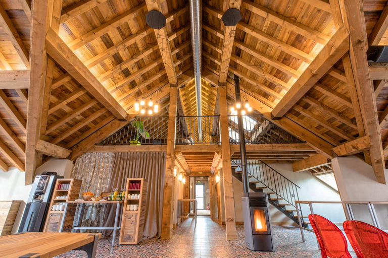 Public Area 2, La Maison Rouge, Savoie