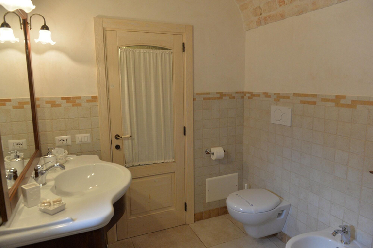 Bathroom 5, I Trulli del Nonno Michele, Taranto
