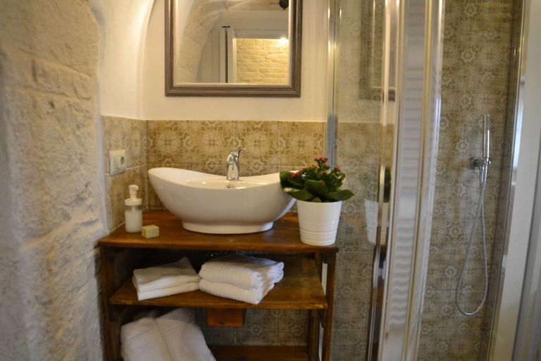 Bathroom 4, Trulli Lithos Suite, Bari