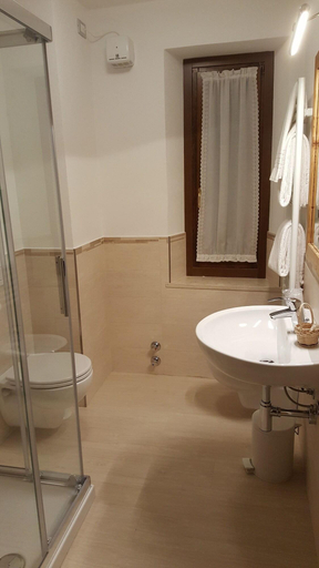 Bathroom 4, Hotel Edelweiss, Aosta