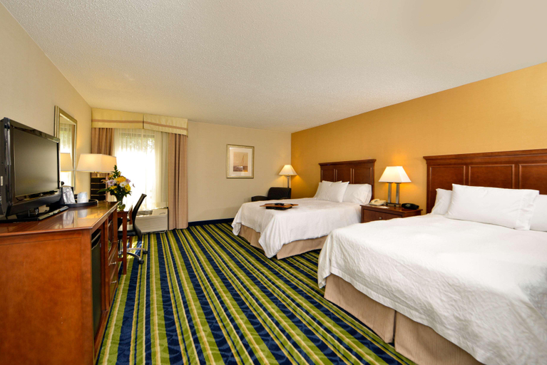 Bedroom 3, Hampton Inn Salisbury, Wicomico