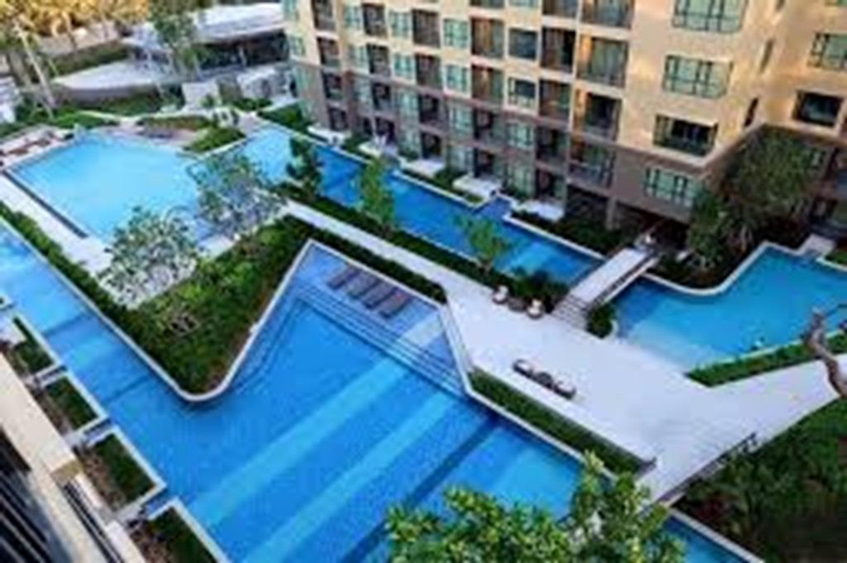 Beachfront Pool View condo, perfect for vacation., Cha-Am
