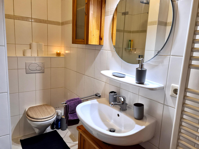 Bathroom 4, Bright Modern Apartment 1 BR W/ Private Parking, Esch-sur-Alzette