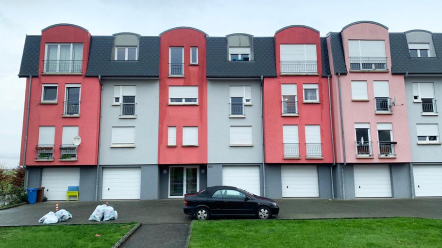 2, Bright Modern Apartment 1 BR W/ Private Parking, Esch-sur-Alzette