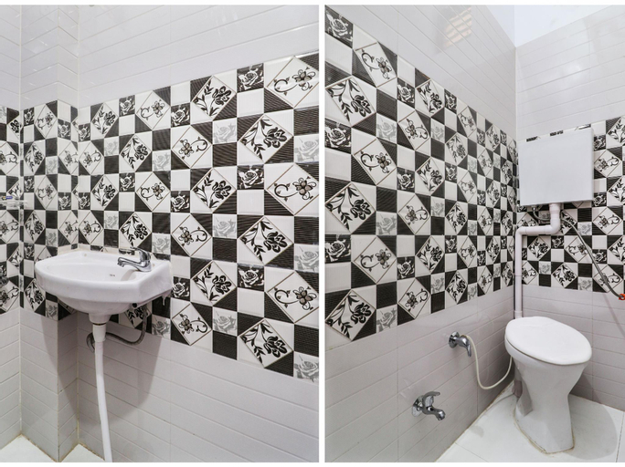 Bathroom, SPOT ON 64229 Paradise Marriage Hall, Azamgarh