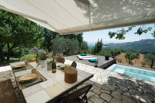 Lussuoso Casale nel verde con vista splendida, Perugia