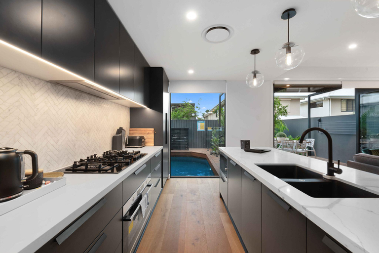 Victoria Residence I Luxe Villa with Pool, Brisbane