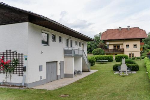 Ferienwohnungen Rijawetz Top 2 by Seebnb, Klagenfurt Land