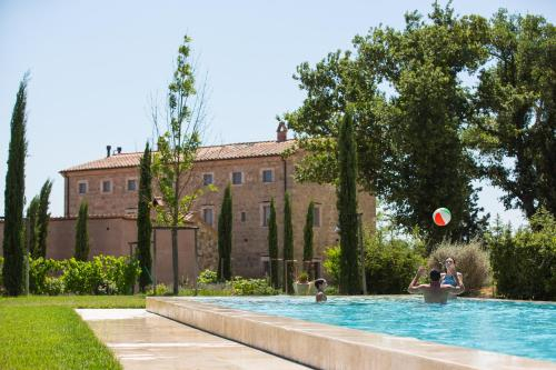 Sarteano Villa Sleeps 18 with Pool Air Con and WiFi, Siena