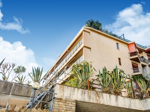 Delightful Apartment in Sanremo with Garden, Imperia