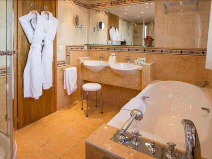 Bathroom 5, Hotel Alpen Ruitor, Savoie