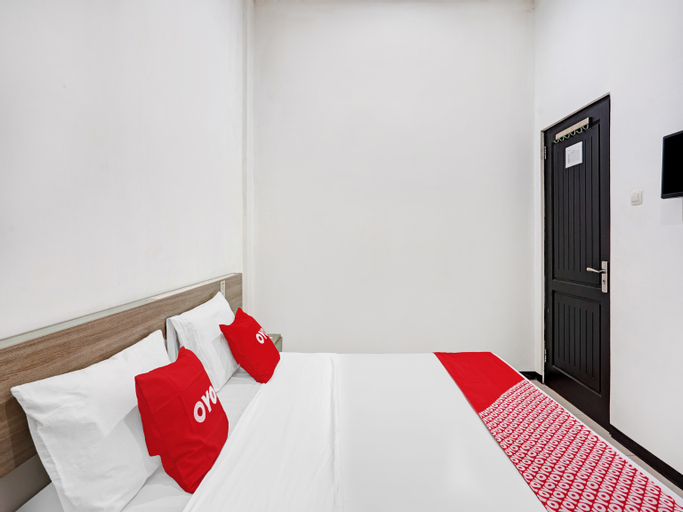 OYO 90442 Almeira Homestay Syariah Sub, Surabaya