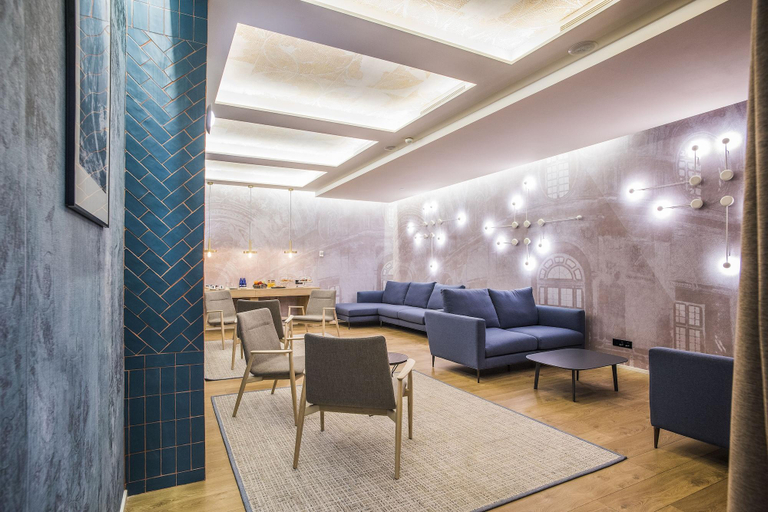 Public Area 2, Sleep & Fly, Barcelona