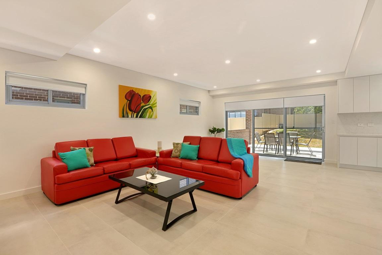 Greenacre Villa 41A - Sydney Modern 5 Bdrms, Bankstown - North-East