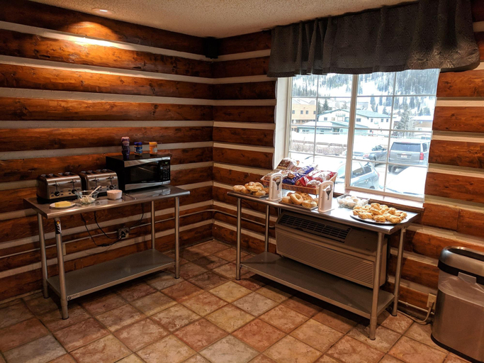 Public Area 2, 3 Peaks Lodge, Summit
