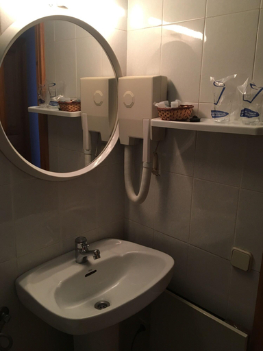 Bathroom 4, Hotel Anglada, Lleida