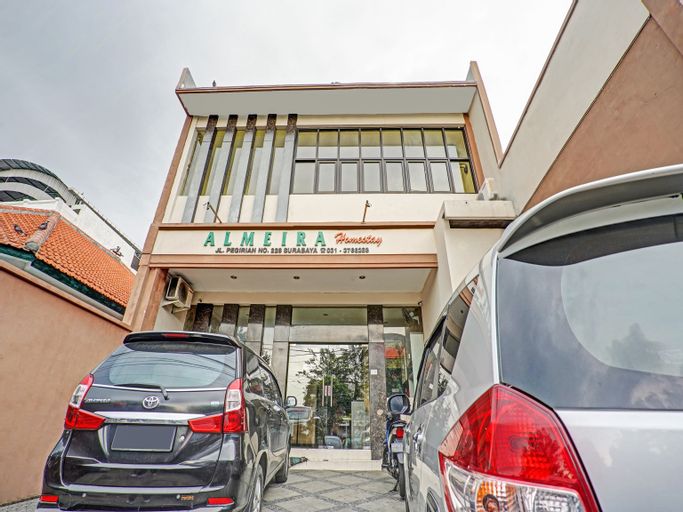 OYO 90442 Almeira Homestay Syariah Sub, Surabaya