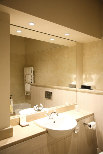 Bathroom 4, Mulroy Woods Hotel