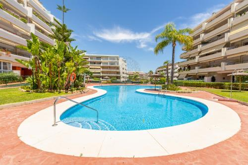 Guadalmina Beach Apartment by Dahlia Group, Málaga