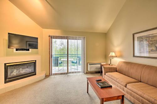 Cozy Getaway Steps to Geneva Lake Waterfront!, Walworth